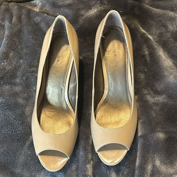 Bandolino B Flexible Peep Toe Heels - Picture 2 of 9